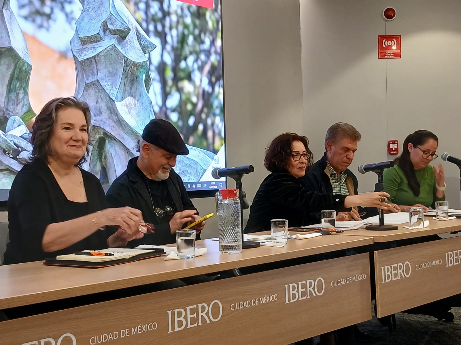 Mesa de análisis: La atención educativa a niñas y niños en situación de movilidad: retos y rutas de política educativa.